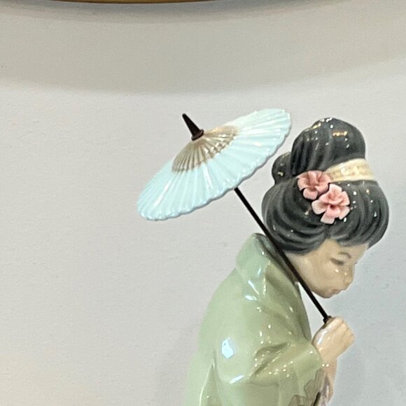 LLADRO 4988 Oriental Spring Geisha with Parasol Umbrella Porcelain Figurine - Picture 8 of 11